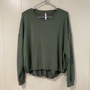 Fabletics Women’s Long Sleeve Top Medium – Olive Green Slouchy Cinched Hem Pullo